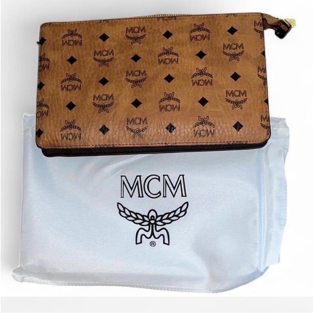 Cute fashion Cognac Logo Zip Clutch